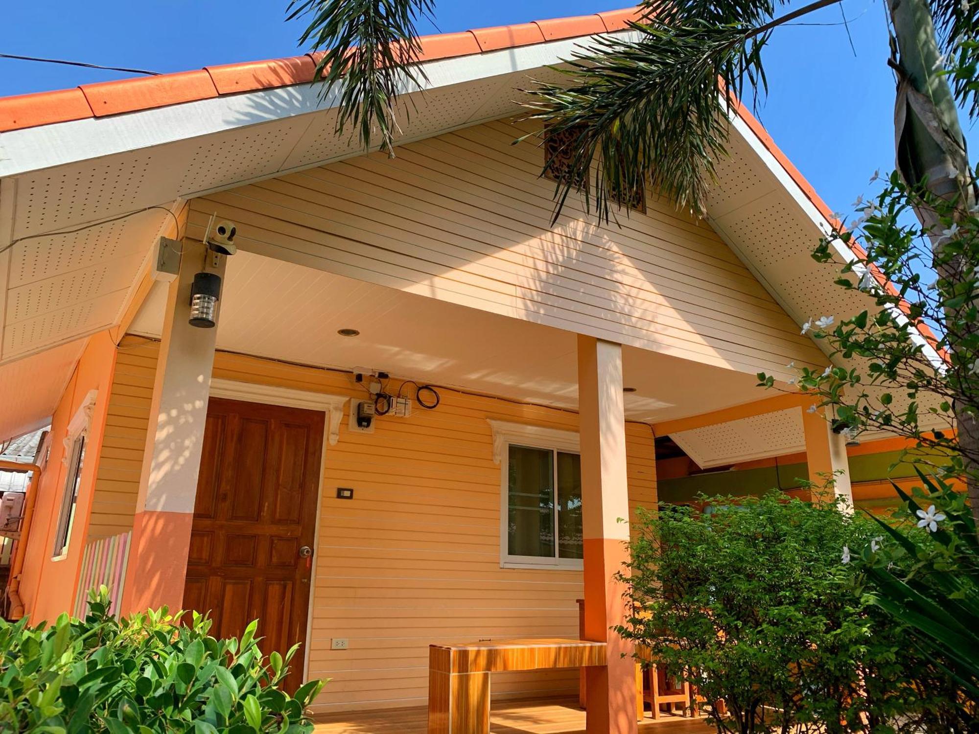 Thippawan Bungalow Koh Si Chang Exteriör bild
