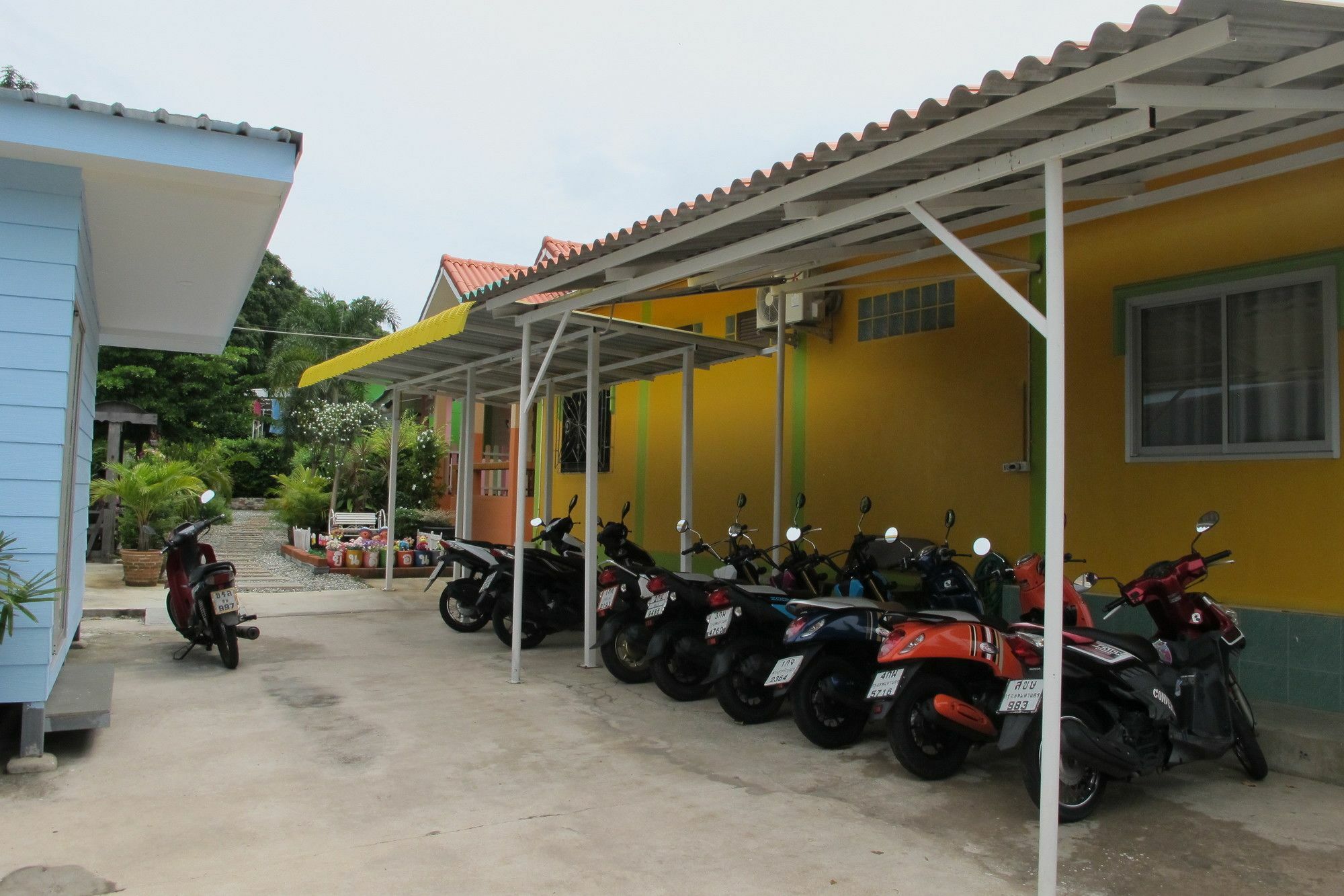 Thippawan Bungalow Koh Si Chang Exteriör bild