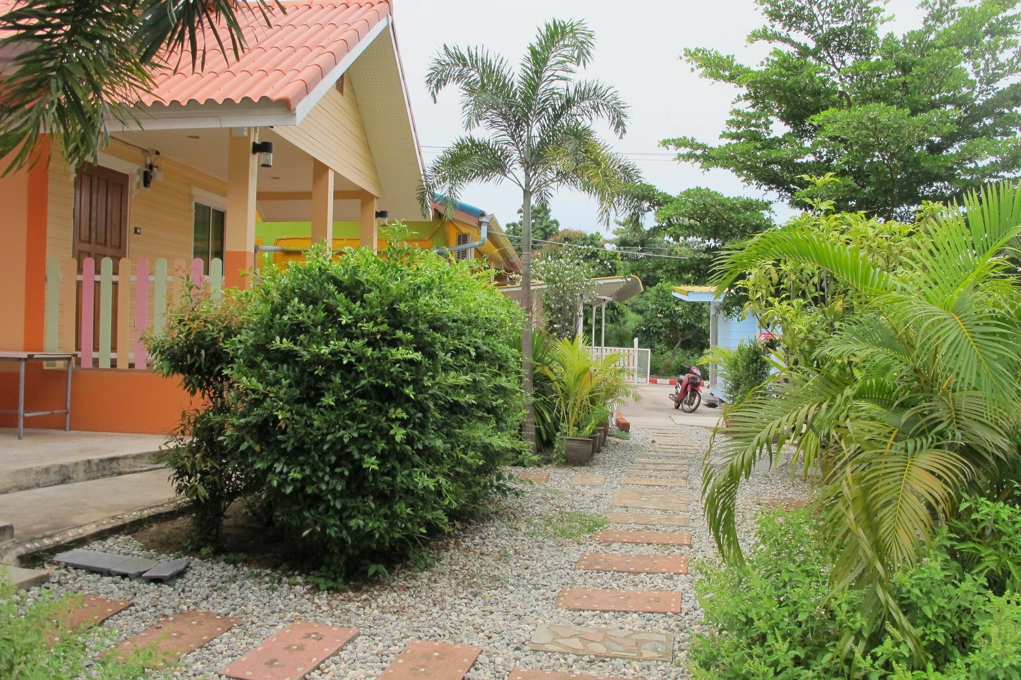 Thippawan Bungalow Koh Si Chang Exteriör bild