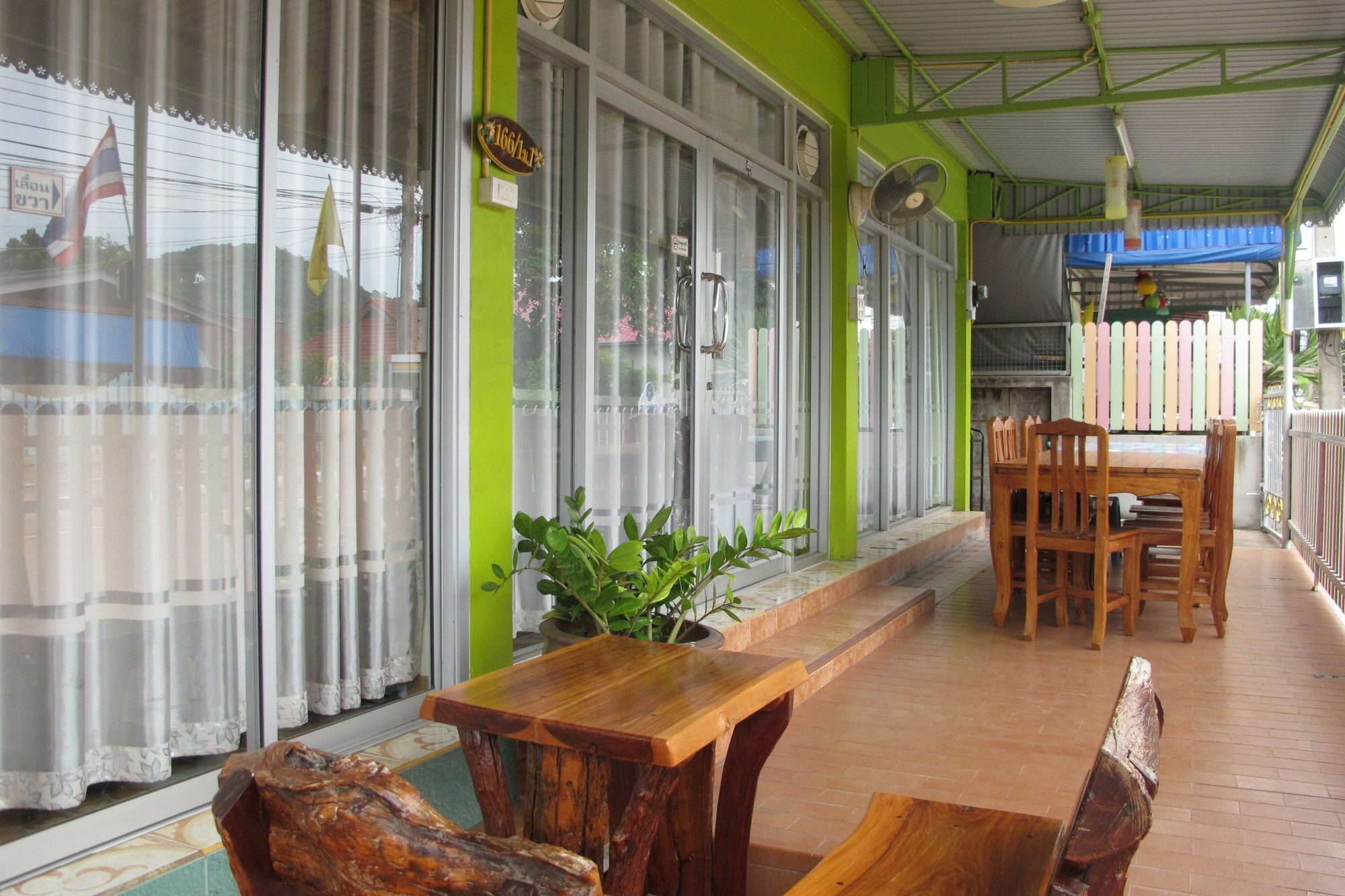 Thippawan Bungalow Koh Si Chang Exteriör bild