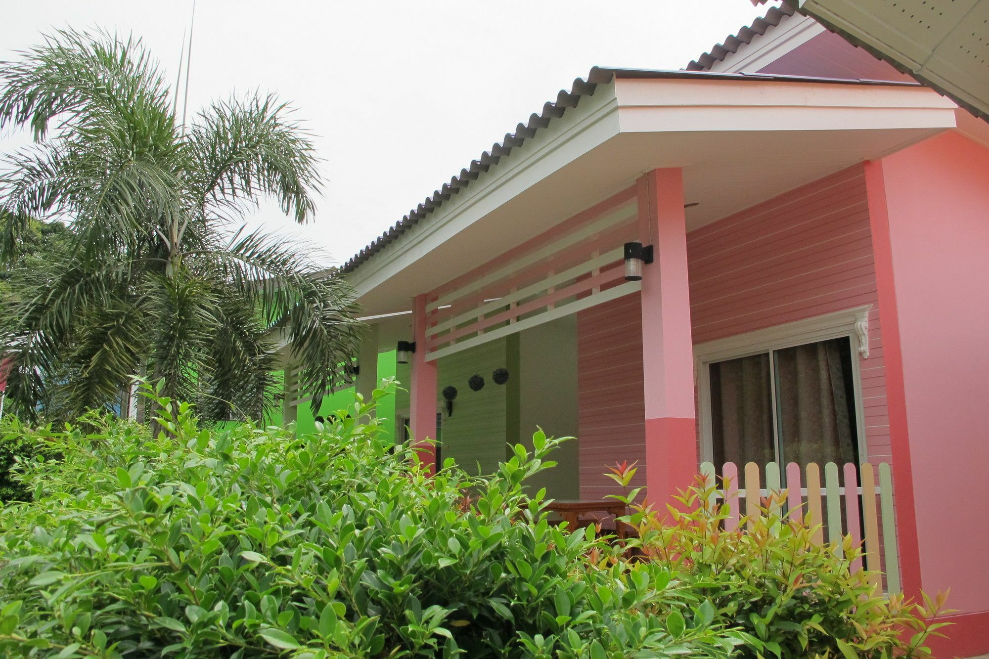 Thippawan Bungalow Koh Si Chang Exteriör bild