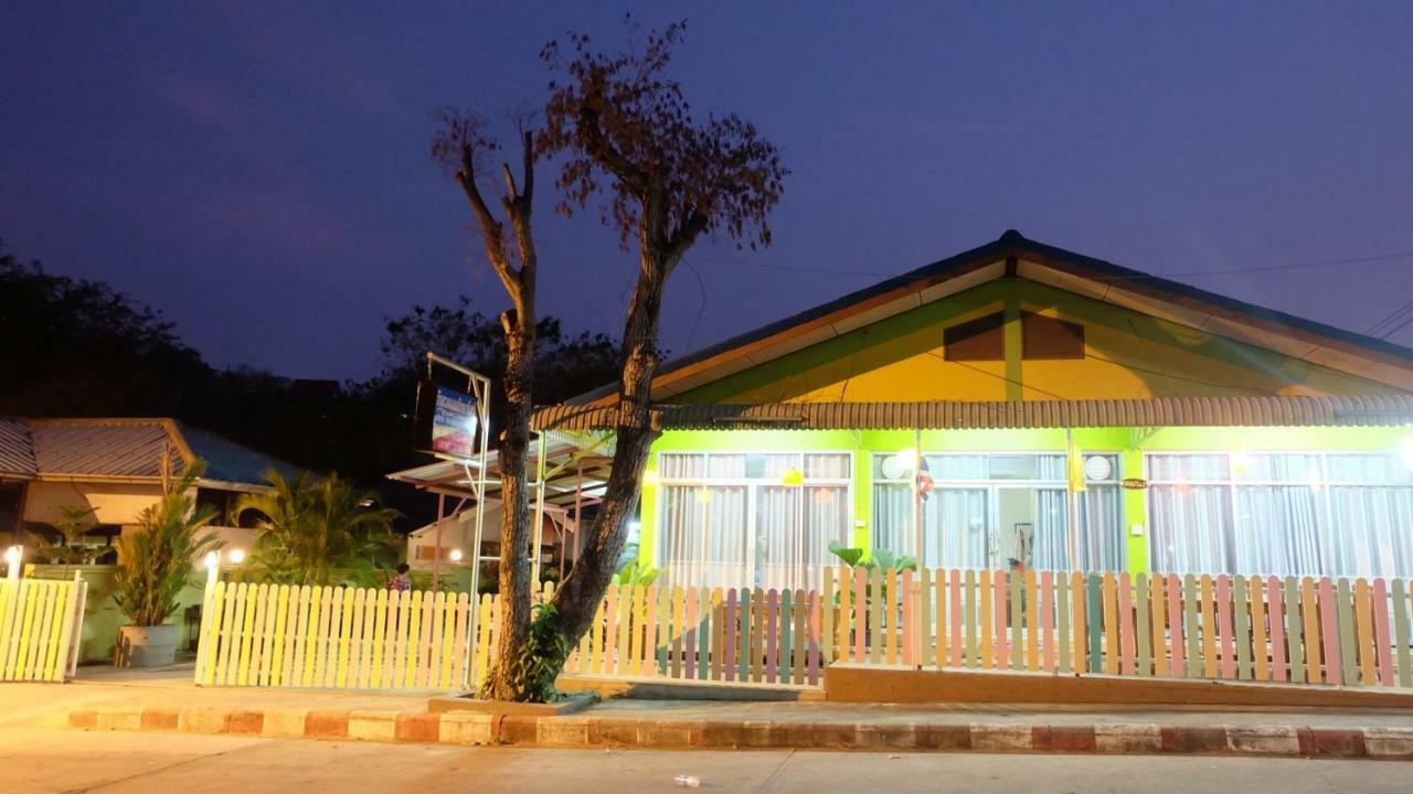 Thippawan Bungalow Koh Si Chang Exteriör bild